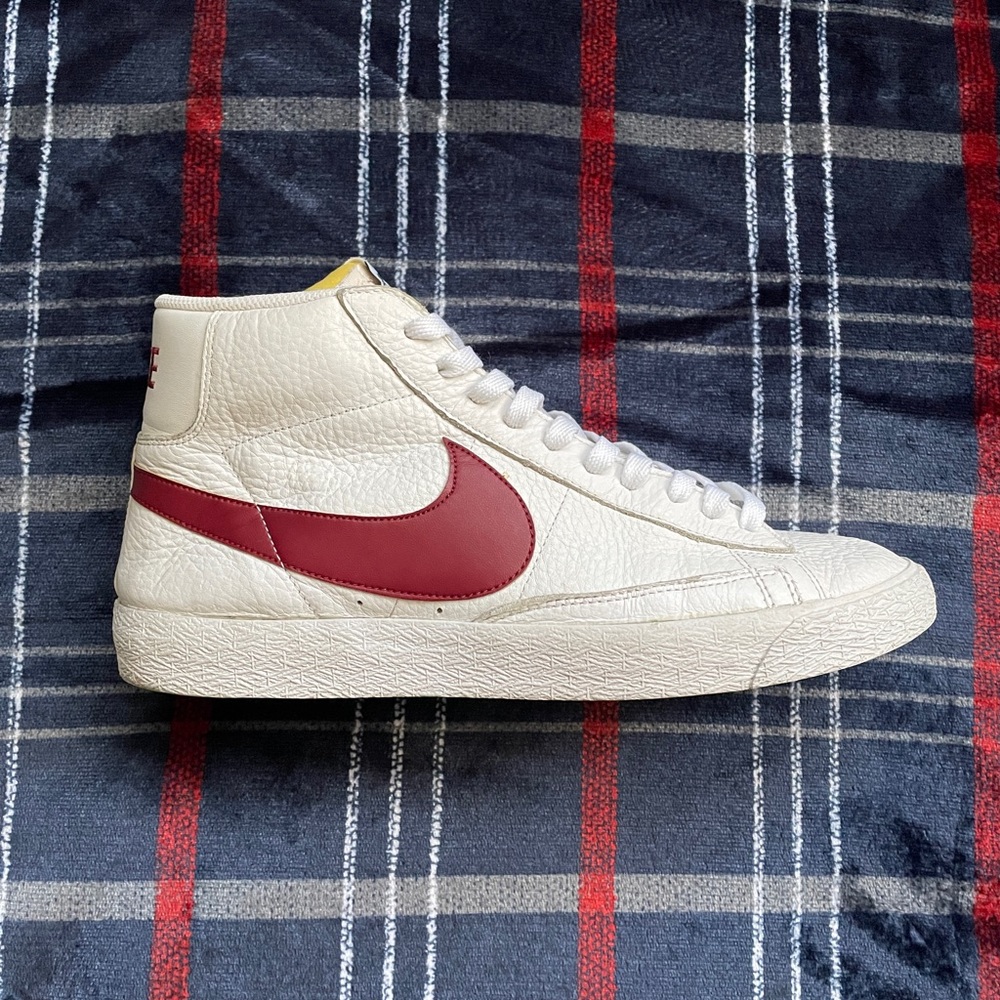 RARE- Nike Blazer Mid 77’ Maroon Red/ White Mens 10